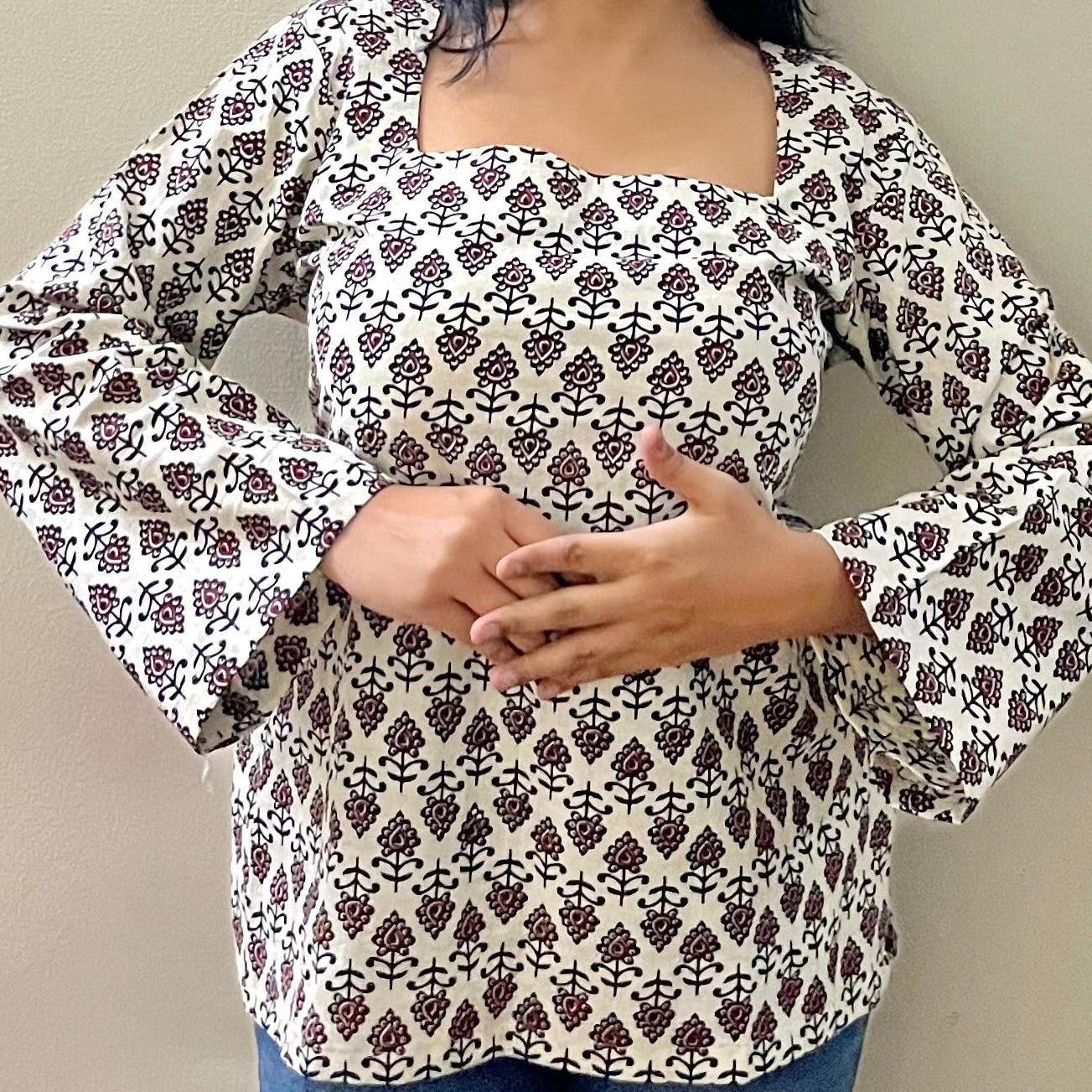 White flower print square neck kurti