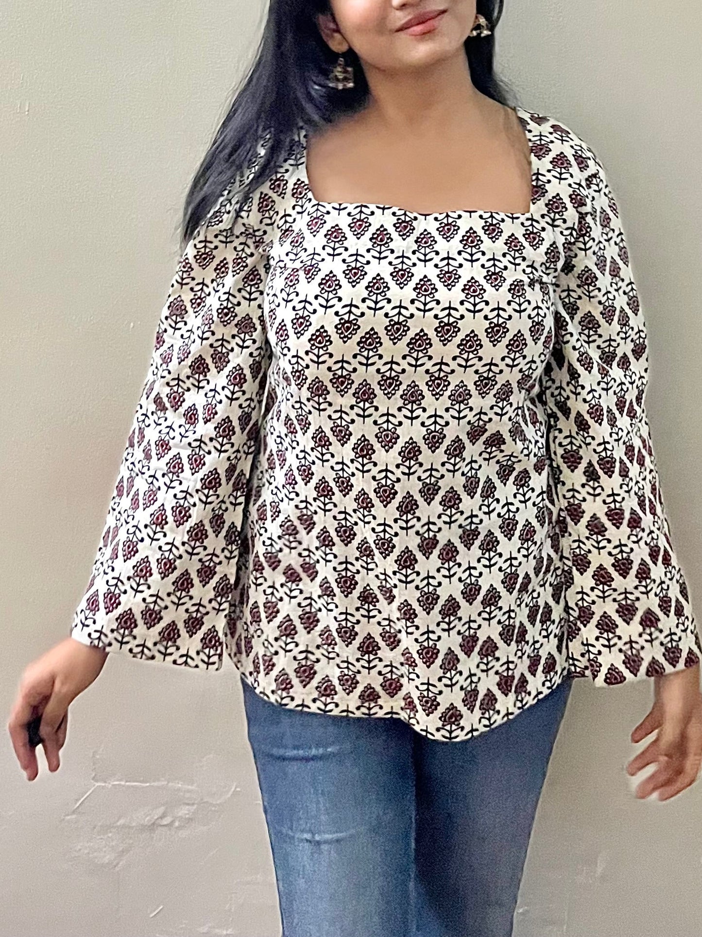 White flower print square neck kurti