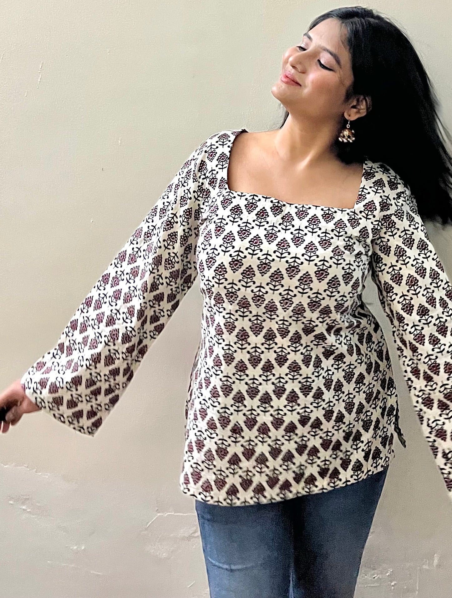 White flower print square neck kurti